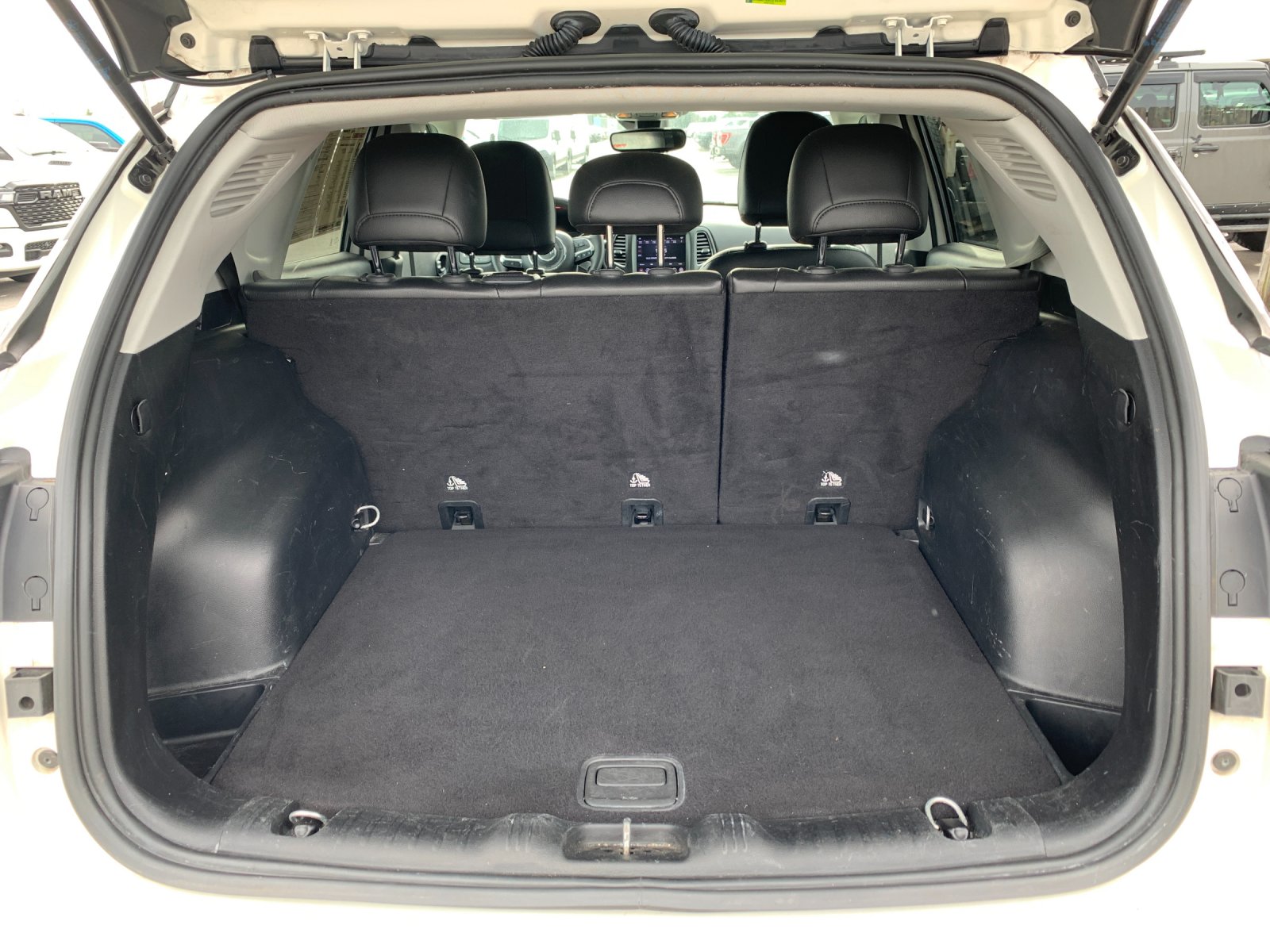 Used 2021 White Jeep Trailhawk image 17