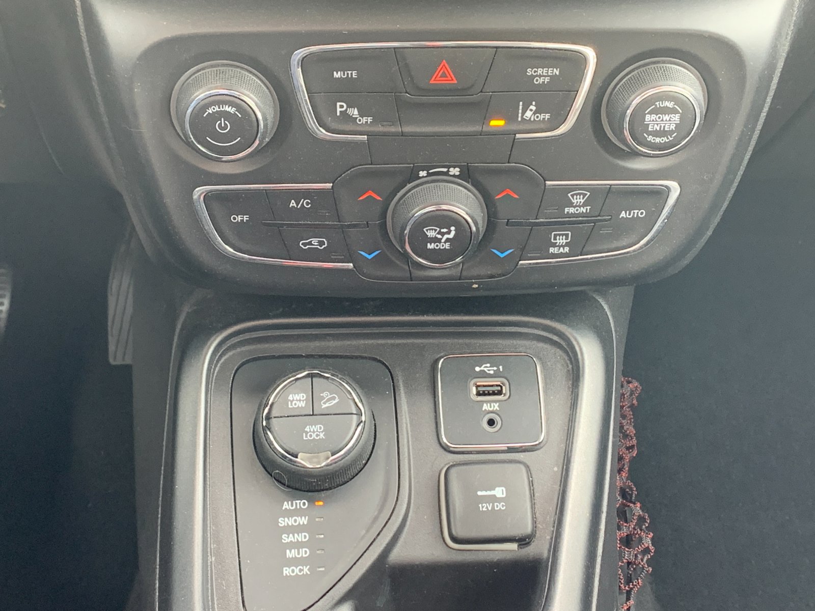 Used 2021 White Jeep Trailhawk image 22