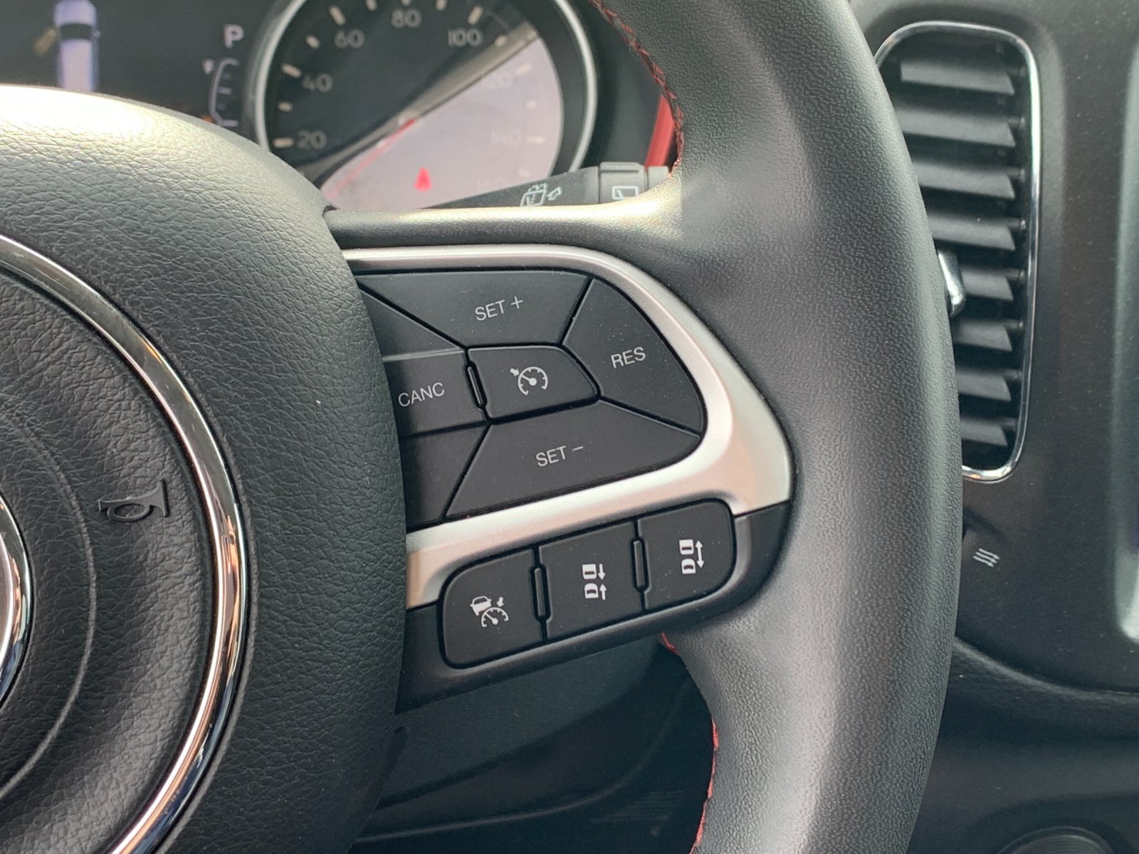 Used 2021 White Jeep Trailhawk image 27