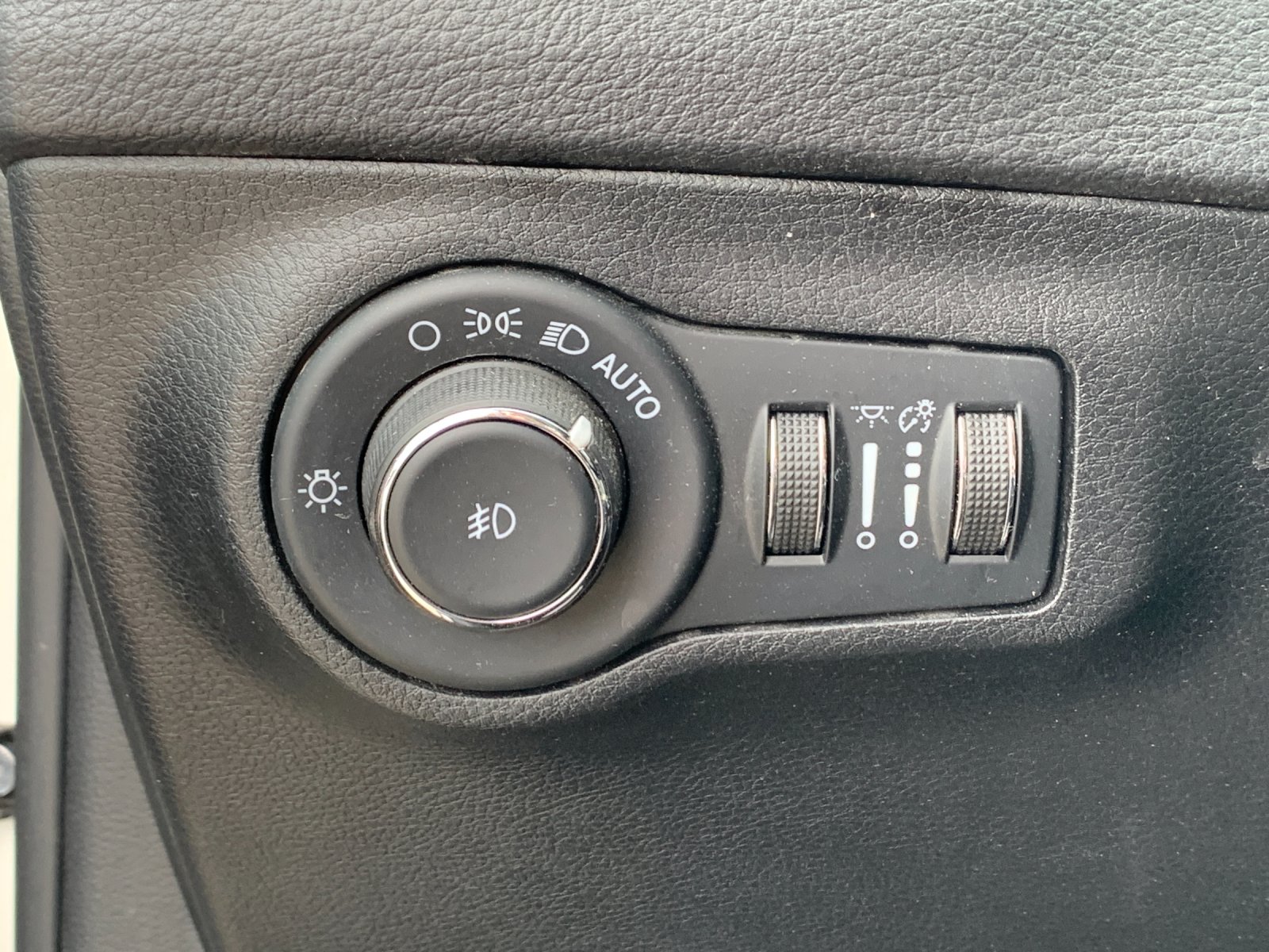 Used 2021 White Jeep Trailhawk image 30
