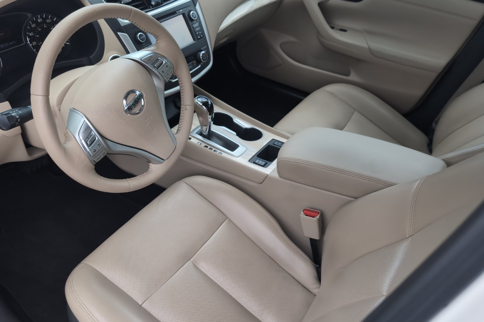 Used 2016 White Nissan 2.5 SL image 11
