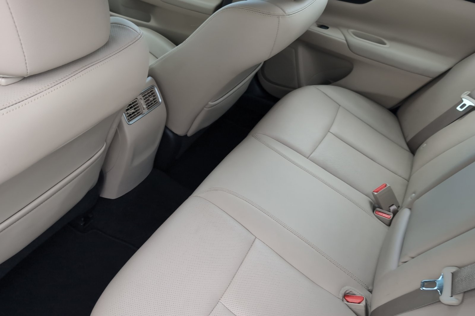 Used 2016 White Nissan 2.5 SL image 13
