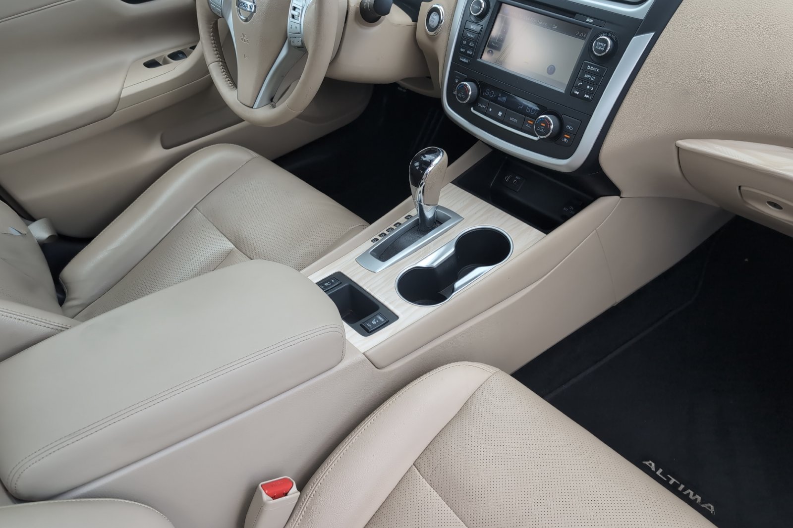 Used 2016 White Nissan 2.5 SL image 16