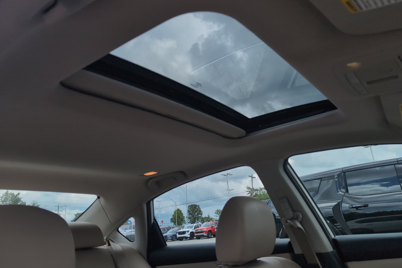 Used 2016 White Nissan 2.5 SL image 17