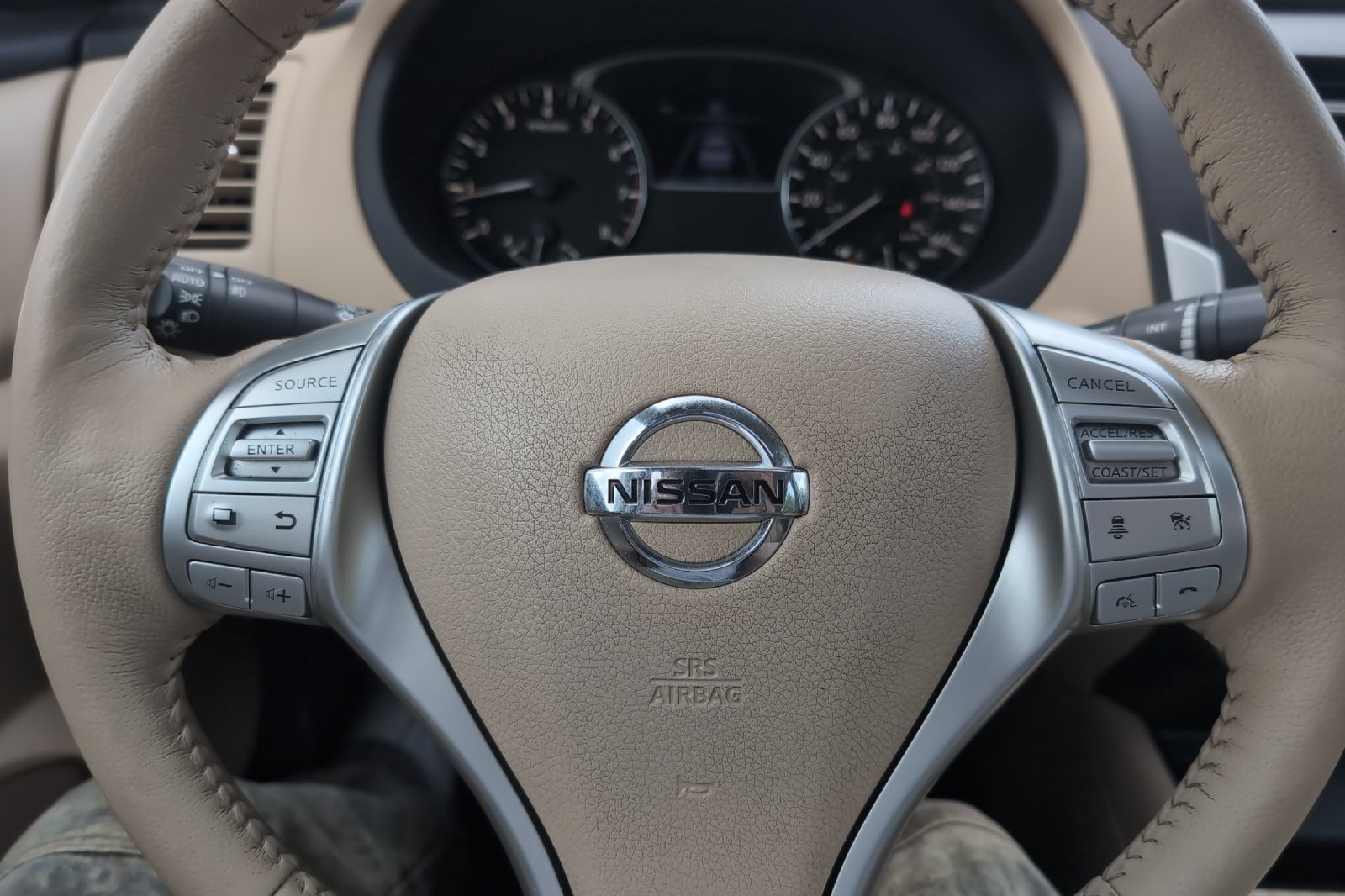 Used 2016 White Nissan 2.5 SL image 24