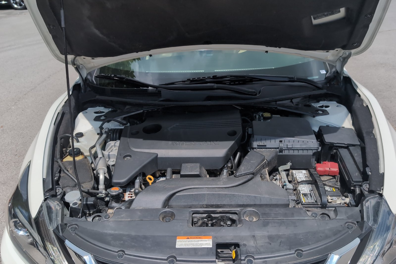 Used 2016 White Nissan 2.5 SL image 29