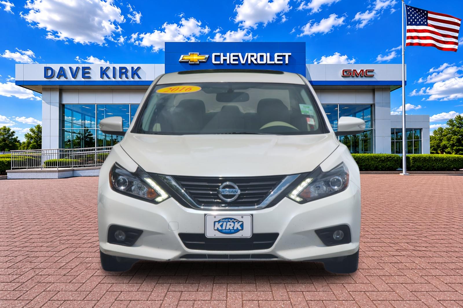 Used 2016 White Nissan 2.5 SL image 8