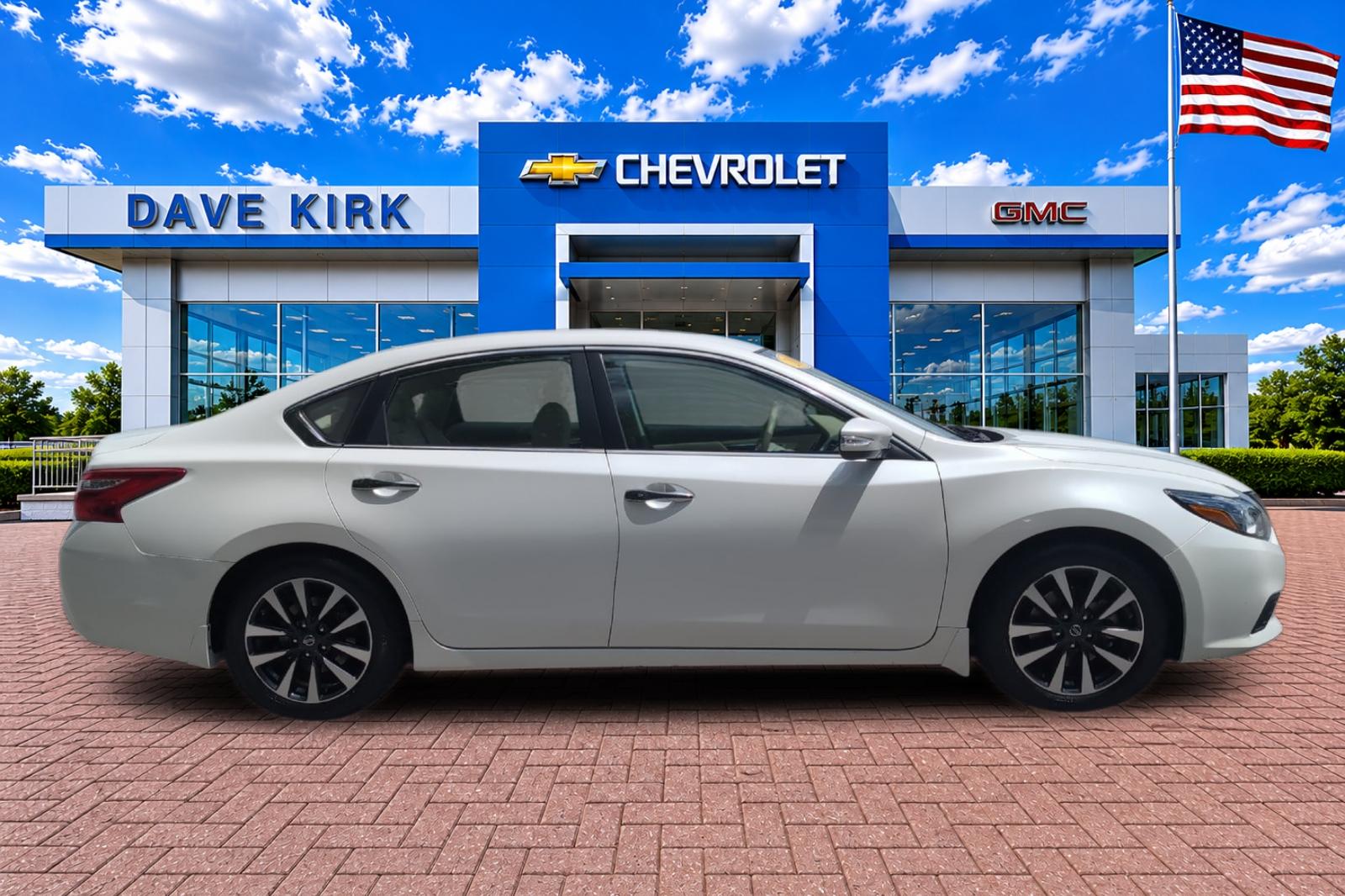 Used 2016 White Nissan 2.5 SL image 2