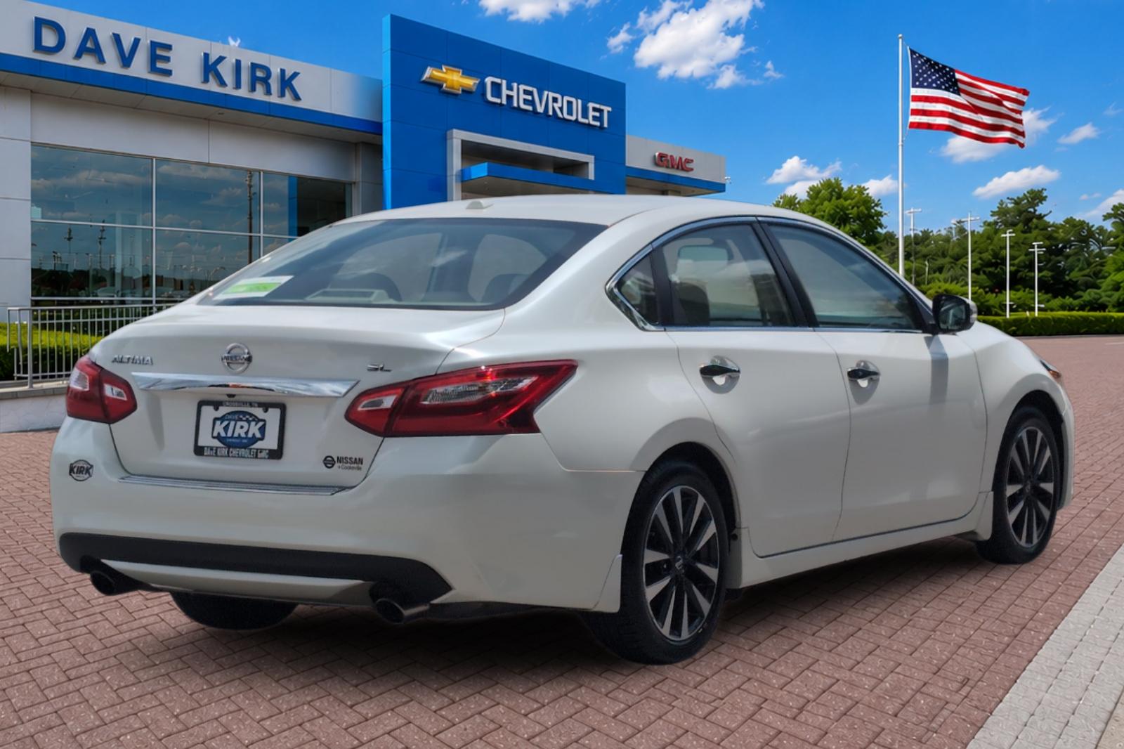 Used 2016 White Nissan 2.5 SL image 3