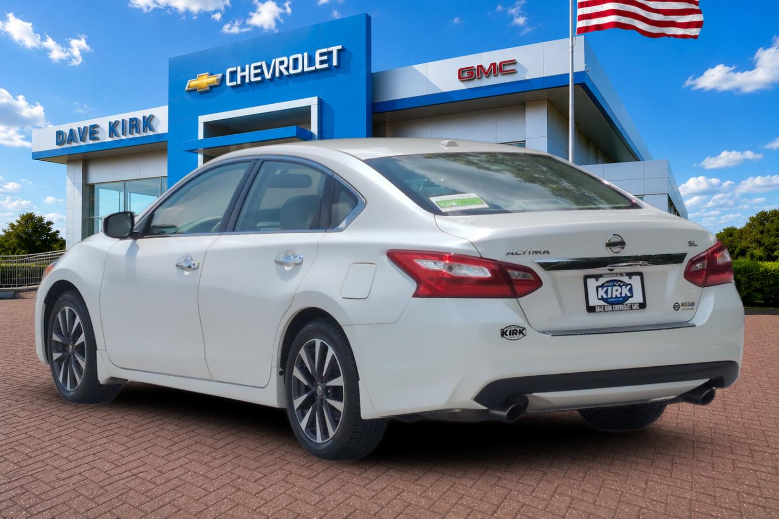 Used 2016 White Nissan 2.5 SL image 5