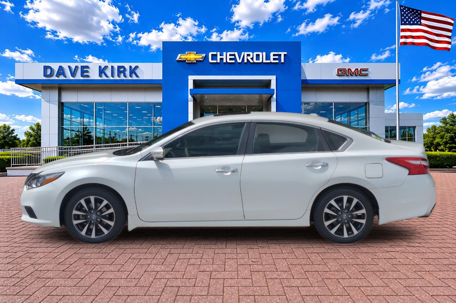 Used 2016 White Nissan 2.5 SL image 6