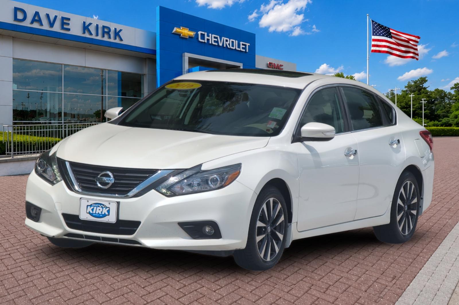 Used 2016 White Nissan 2.5 SL image 7