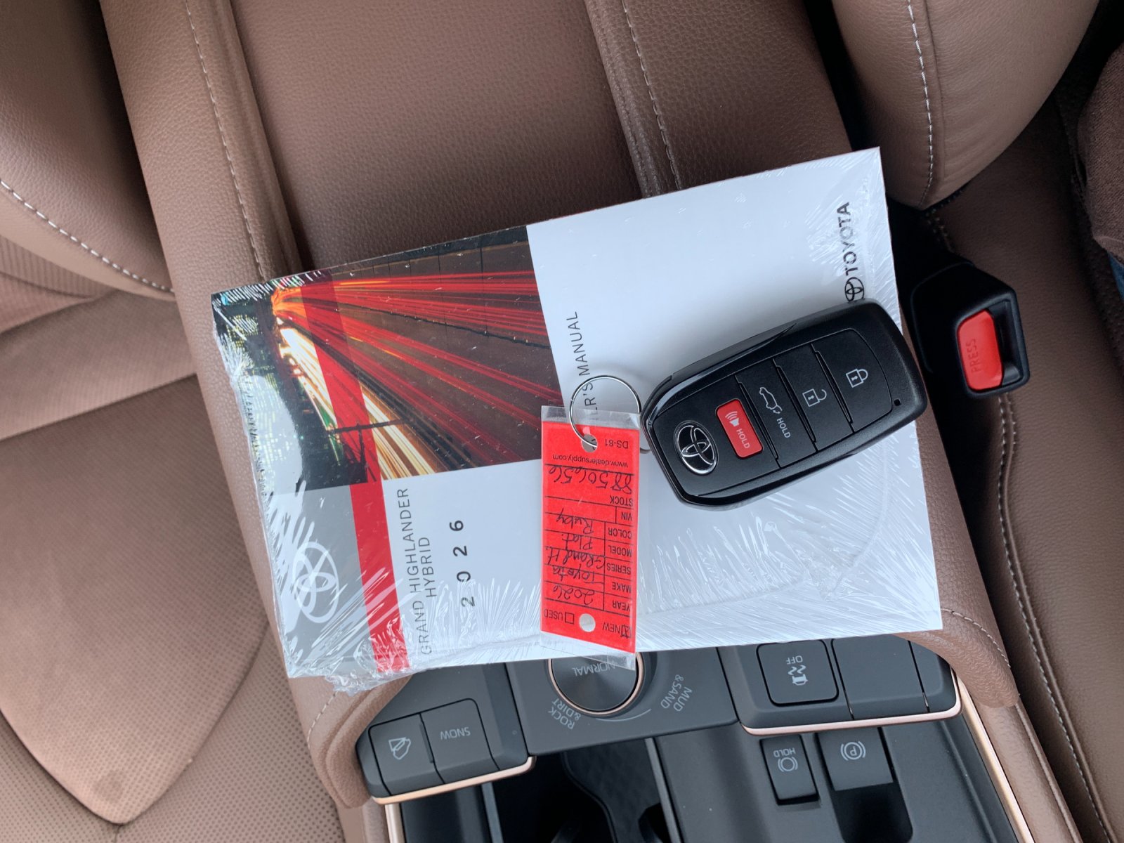 New 2026 Ruby Flare Pearl Toyota Hybrid MAX Platinum image 9
