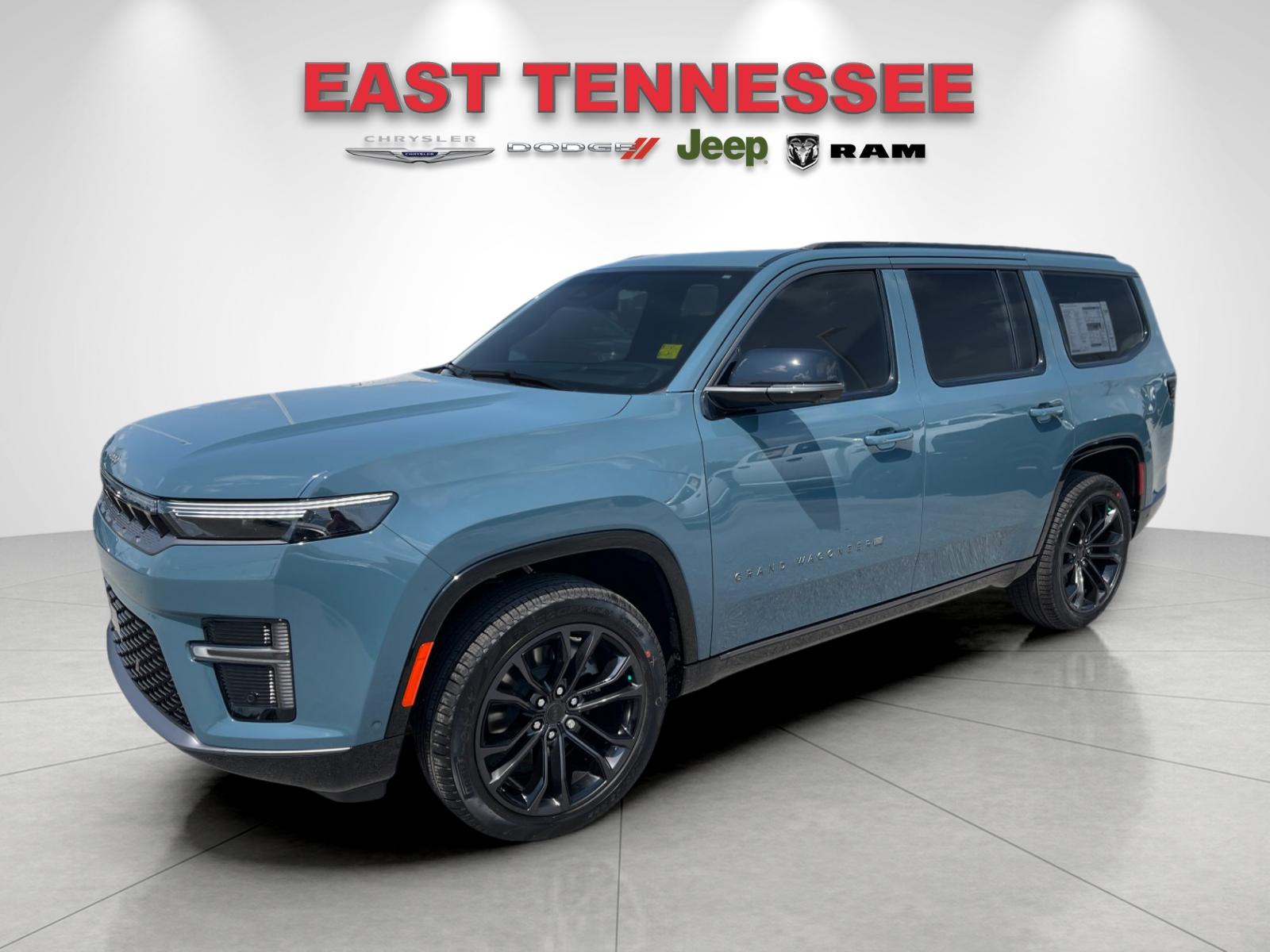 New 2026 Steel Blue Exterior Paint Jeep Summit Reserve image 7