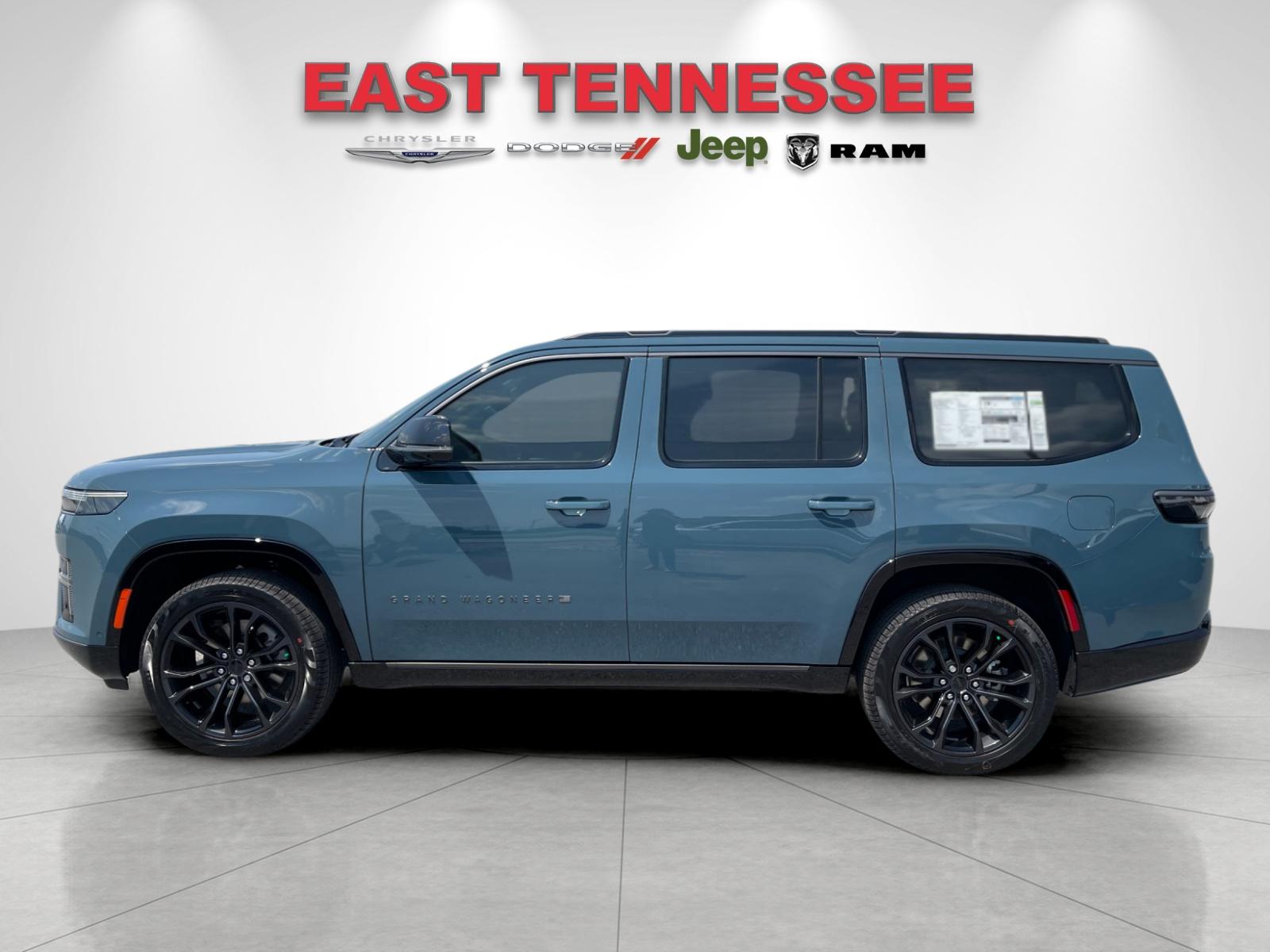 New 2026 Steel Blue Exterior Paint Jeep Summit Reserve image 6