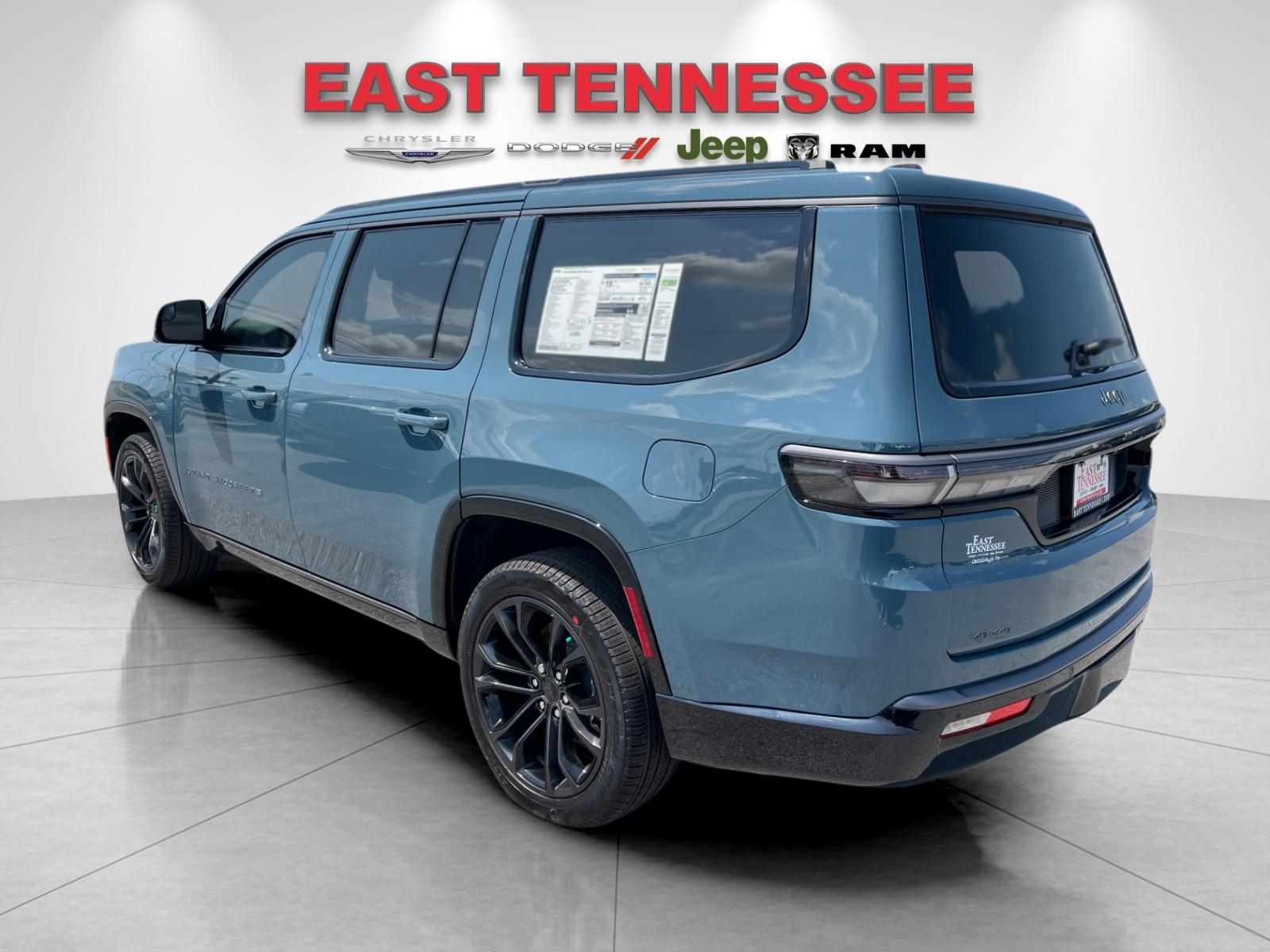 New 2026 Steel Blue Exterior Paint Jeep Summit Reserve image 5