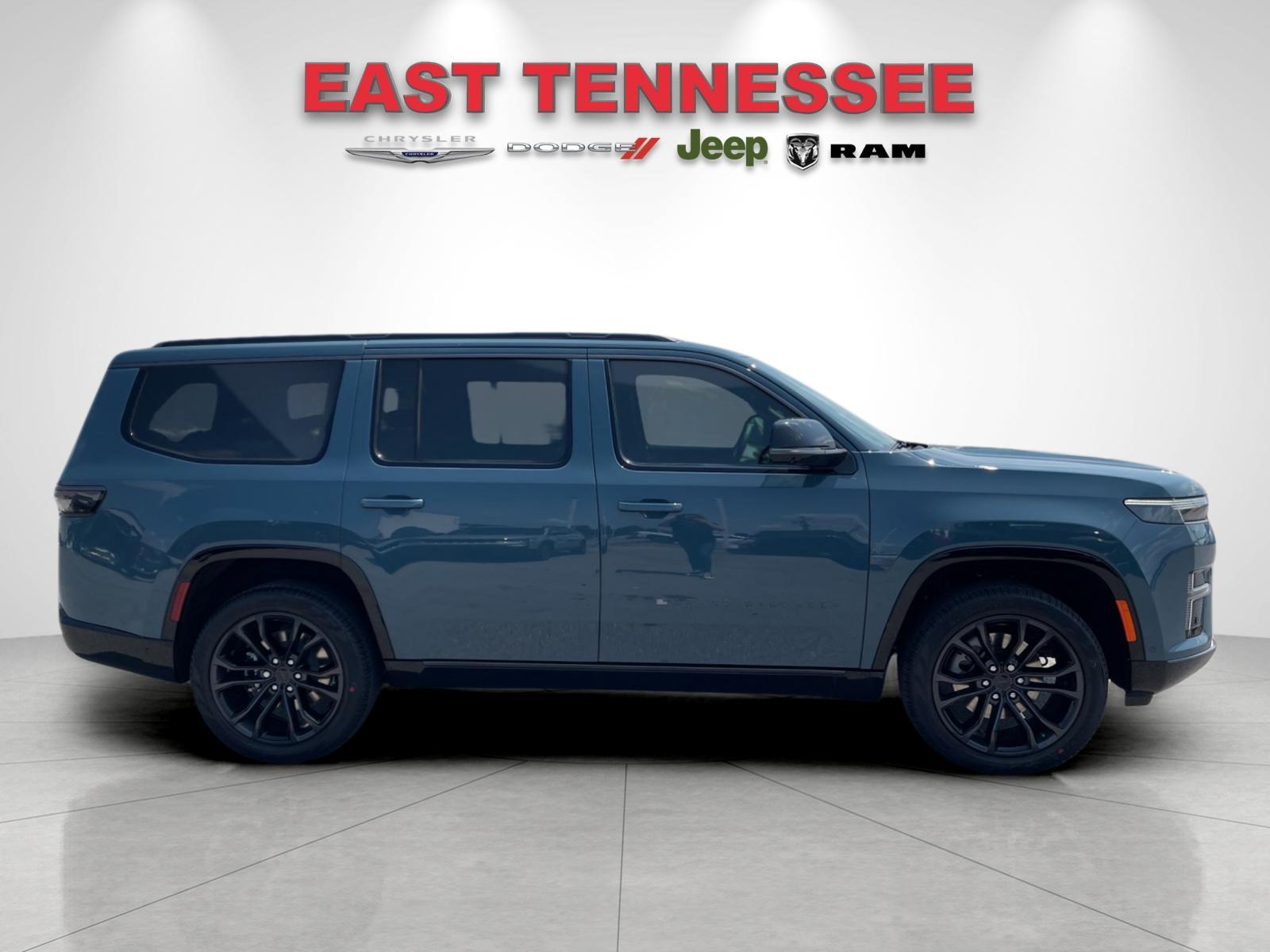 New 2026 Steel Blue Exterior Paint Jeep Summit Reserve image 2