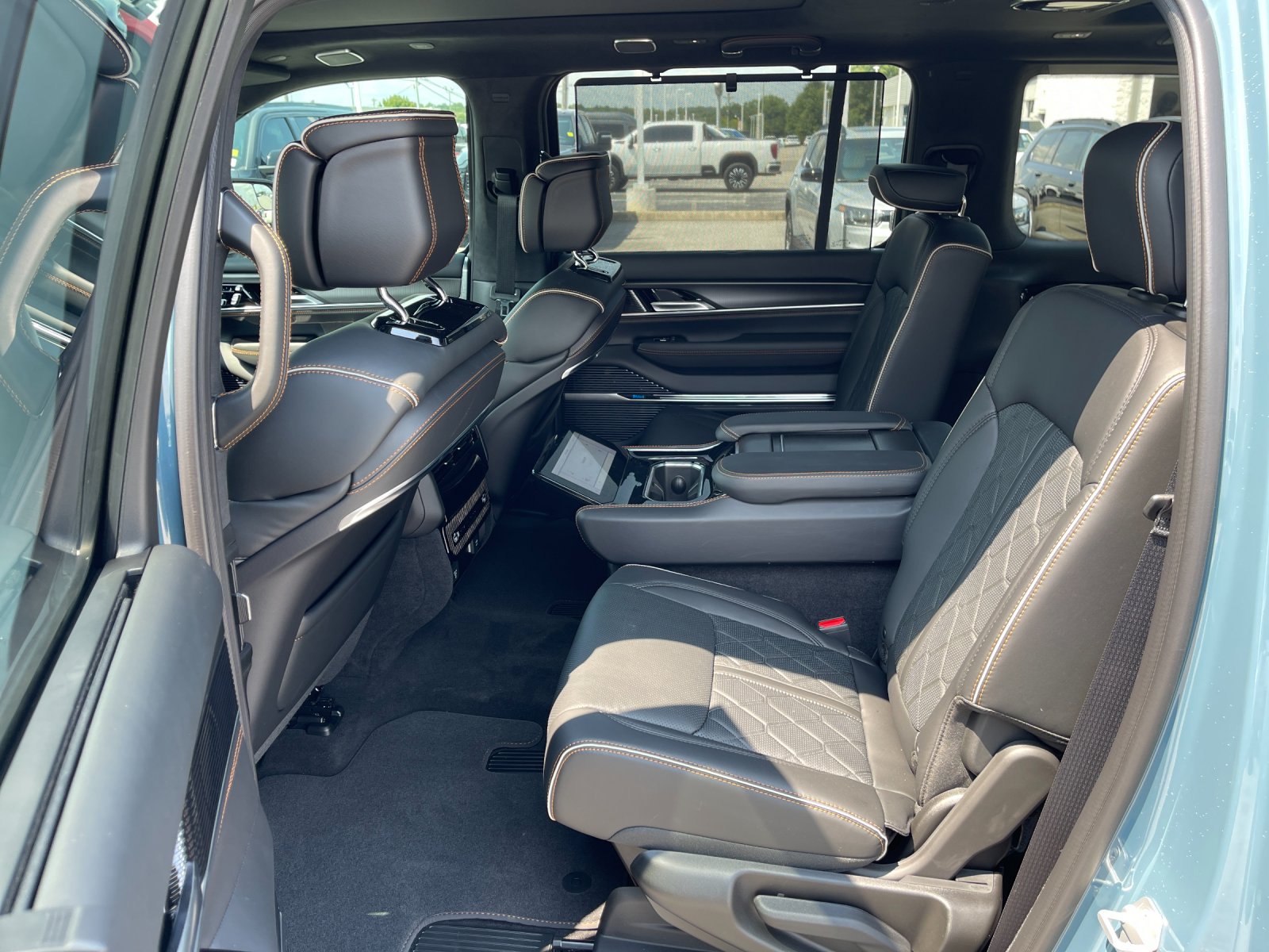 New 2026 Steel Blue Exterior Paint Jeep Summit Reserve image 13