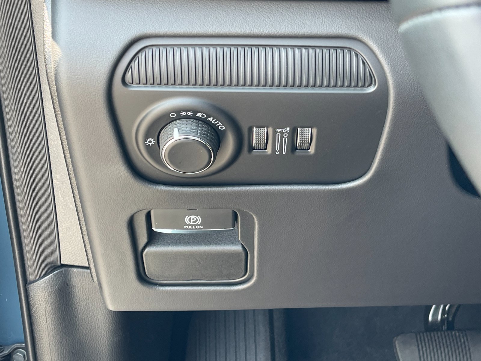 New 2026 Steel Blue Exterior Paint Jeep Summit Reserve image 32