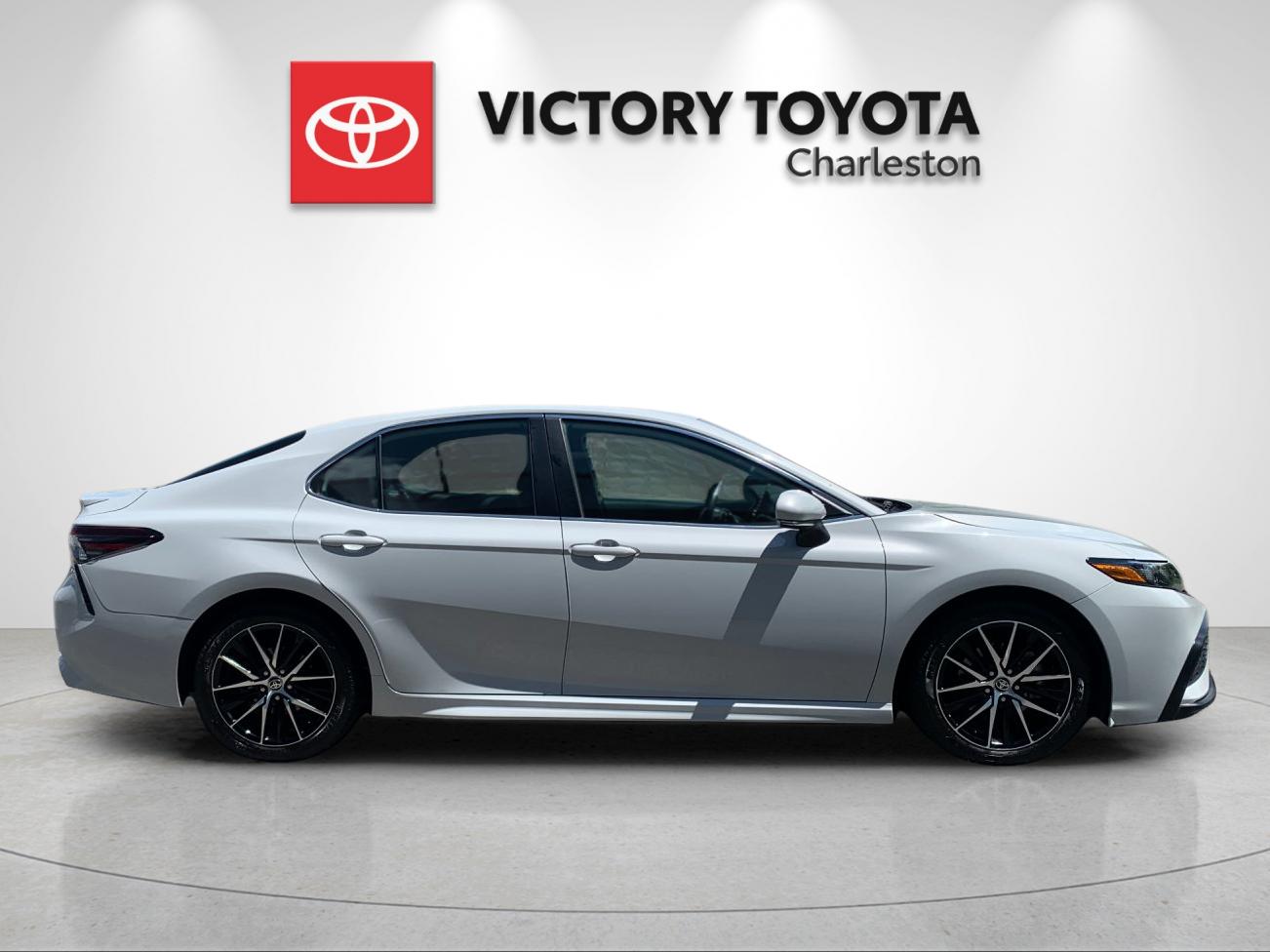 Used 2022 White Toyota SE image 6