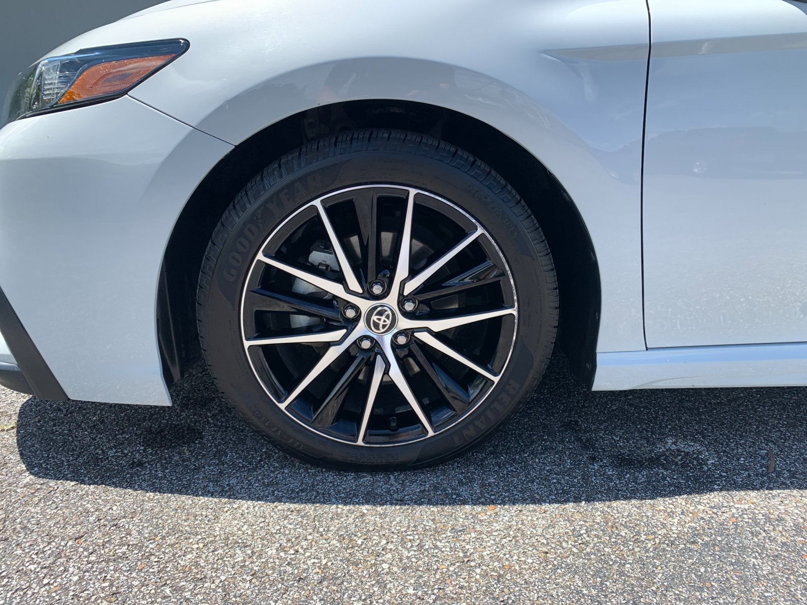 Used 2022 White Toyota SE image 33