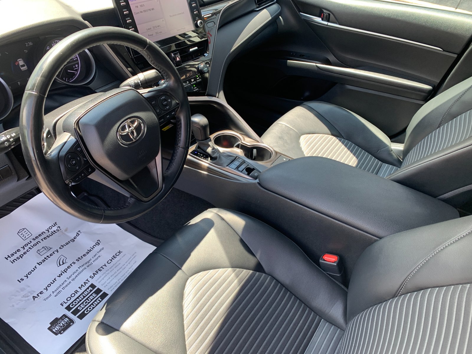 Used 2022 White Toyota SE image 11