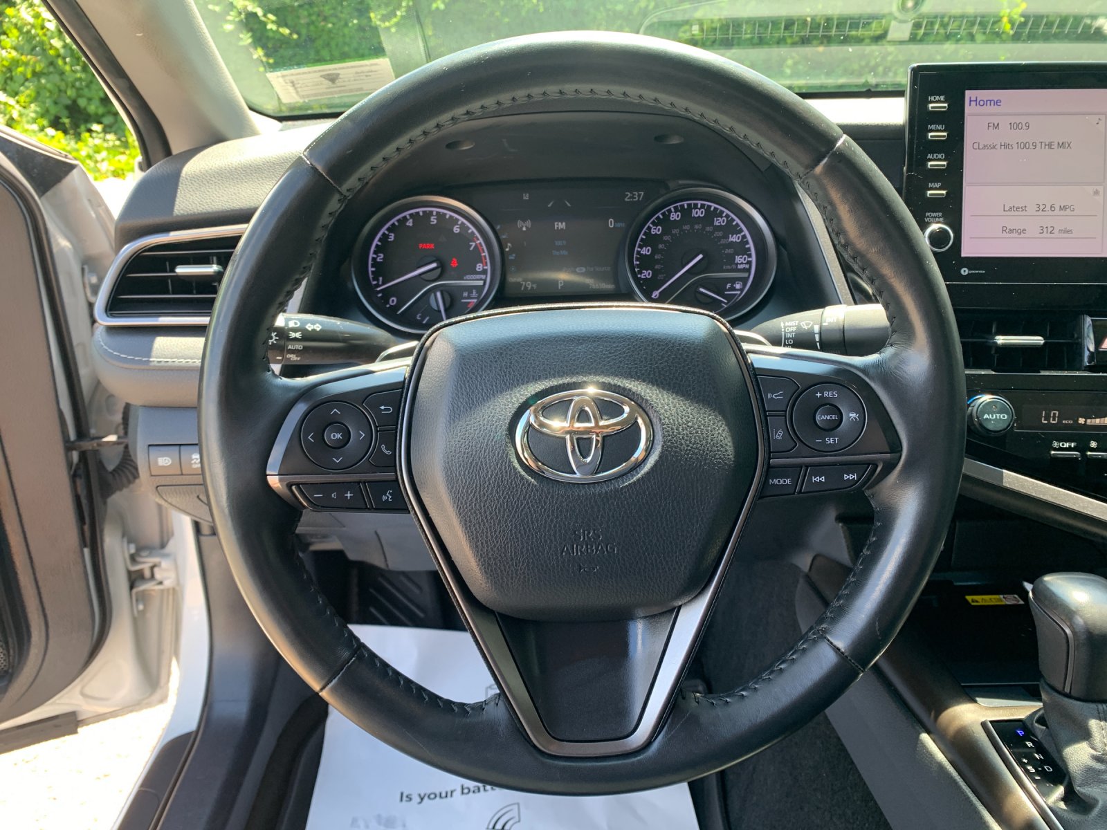 Used 2022 White Toyota SE image 27