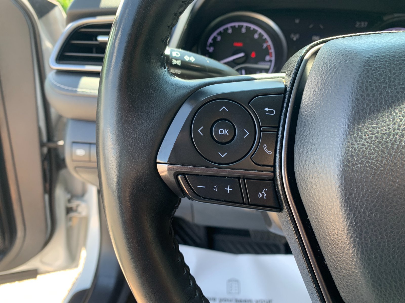 Used 2022 White Toyota SE image 28