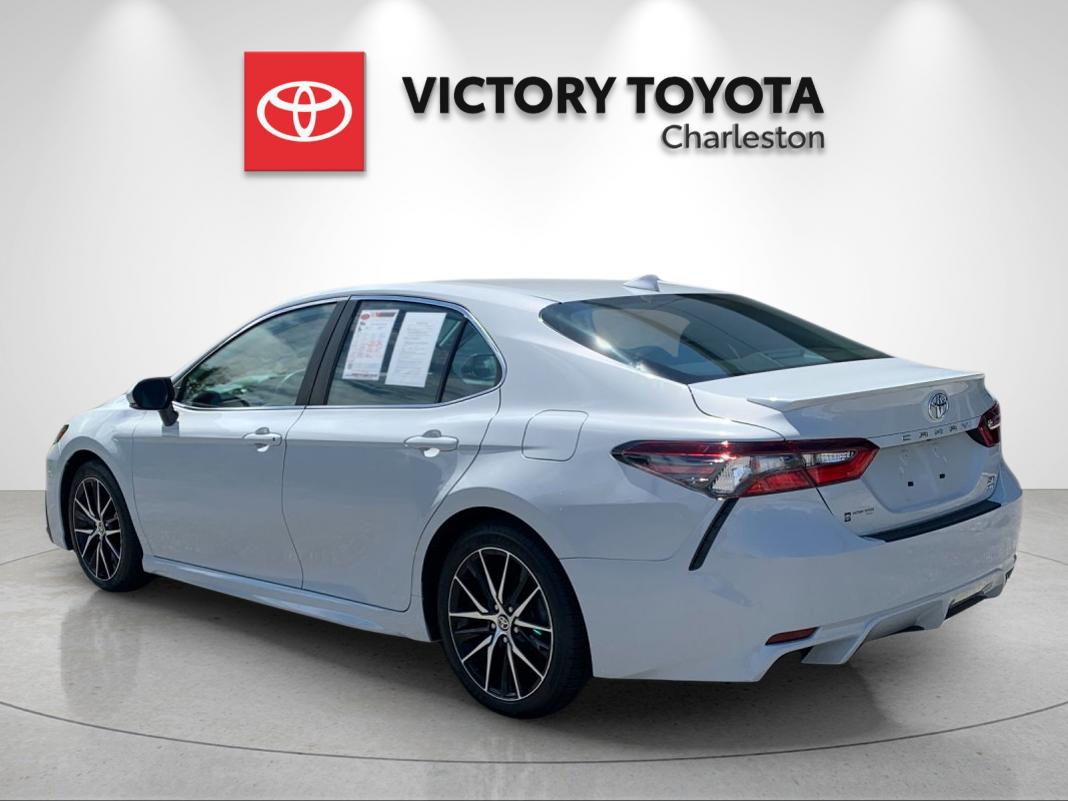 Used 2022 White Toyota SE image 3