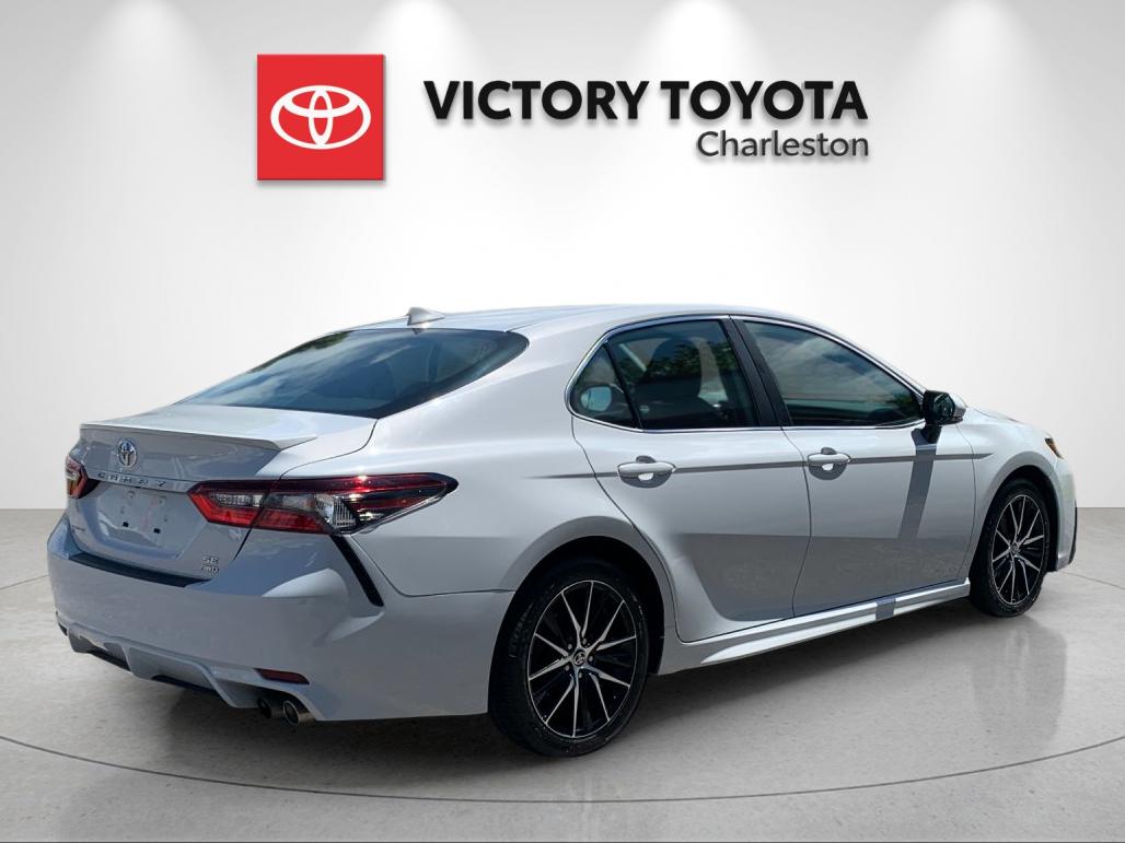 Used 2022 White Toyota SE image 7
