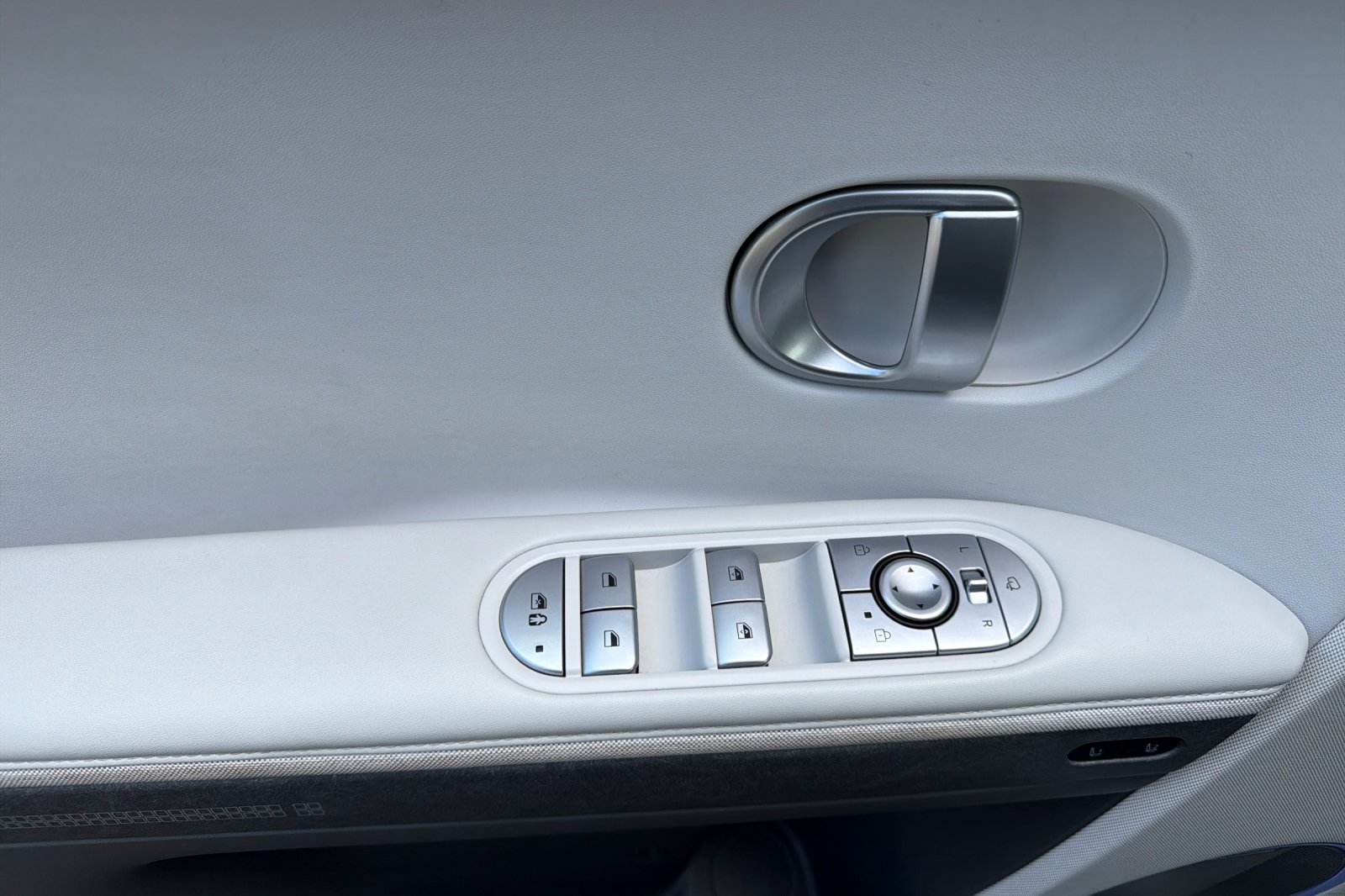Certified Used 2023 Gray Hyundai Limited image 8