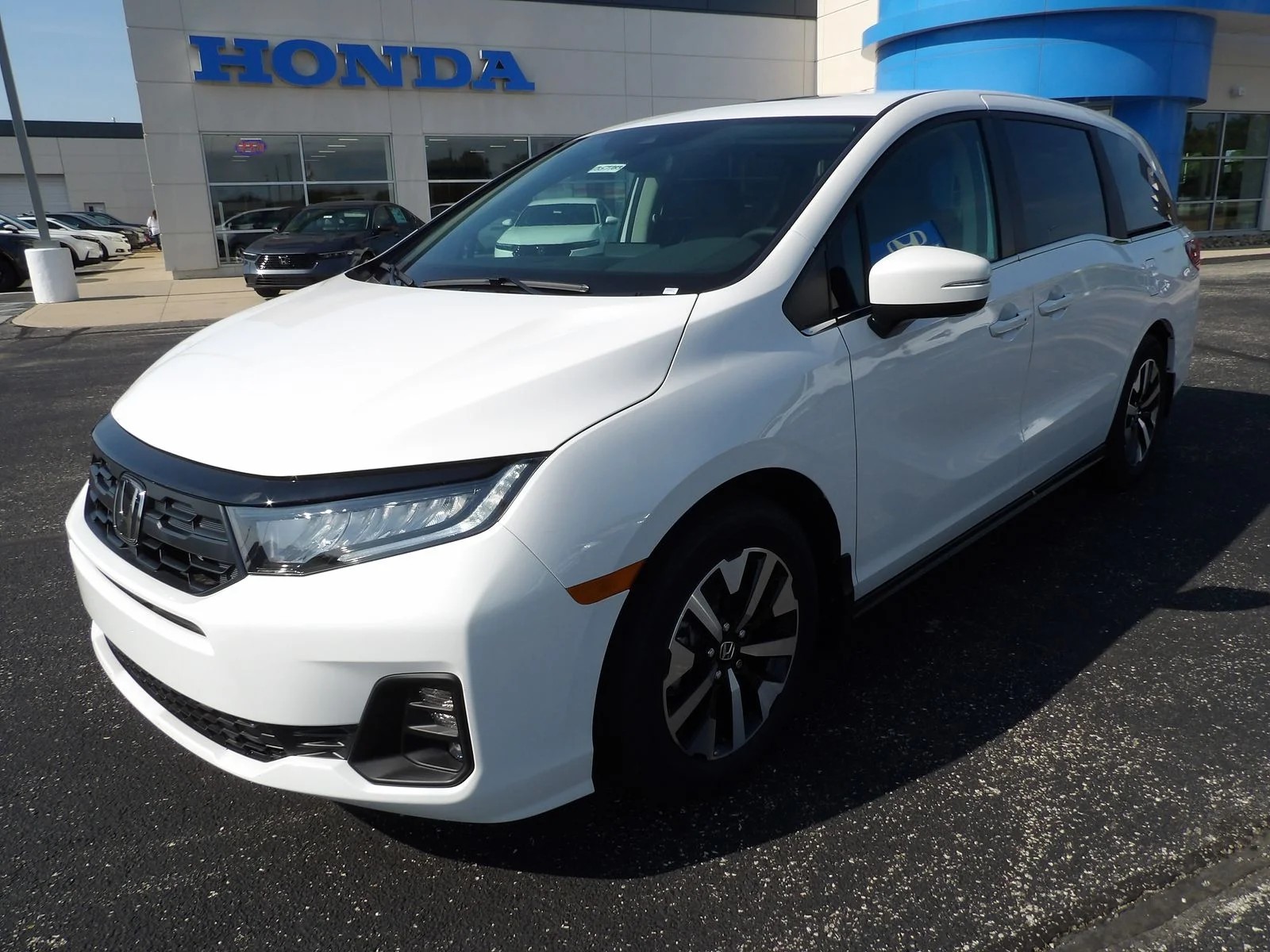 New 2026 Platinum White Honda EX-L image 3