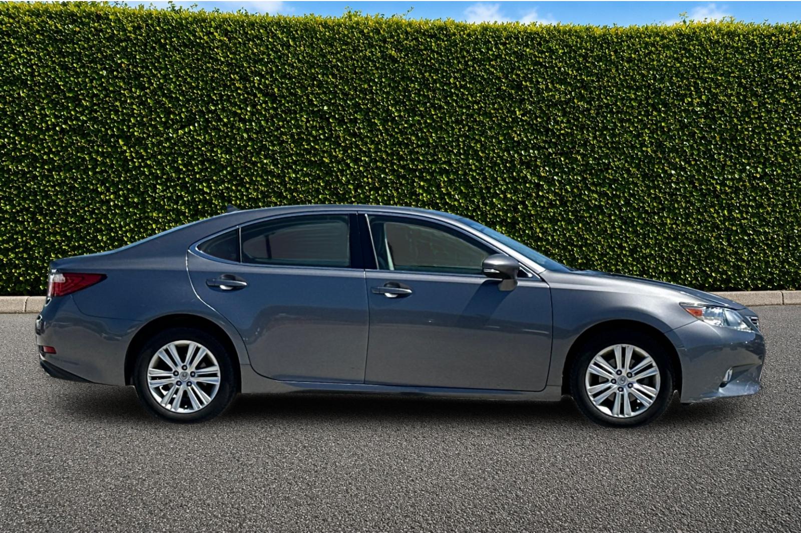 Used 2014 Gray Lexus 350 image 3