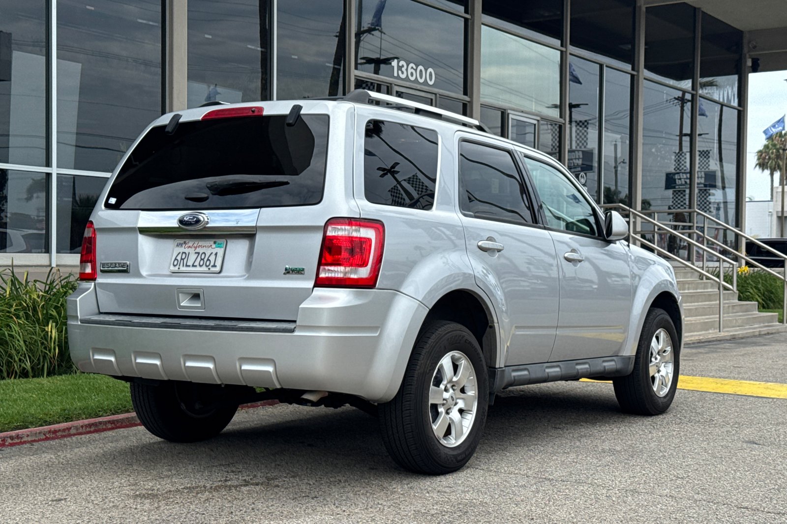 Used 2011 Ingot Silver Ford Limited image 5