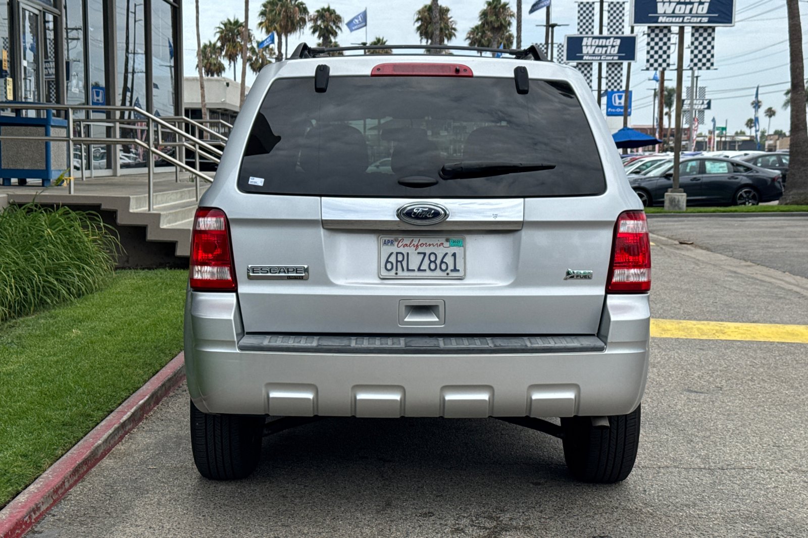 Used 2011 Ingot Silver Ford Limited image 6