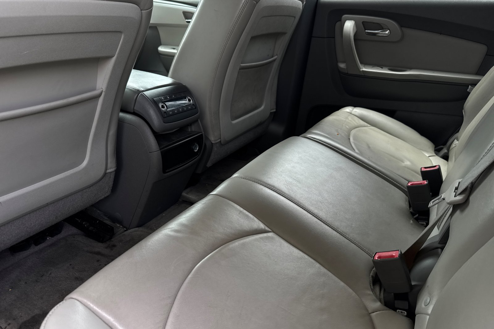 Used 2011 White Chevrolet 2LT image 8