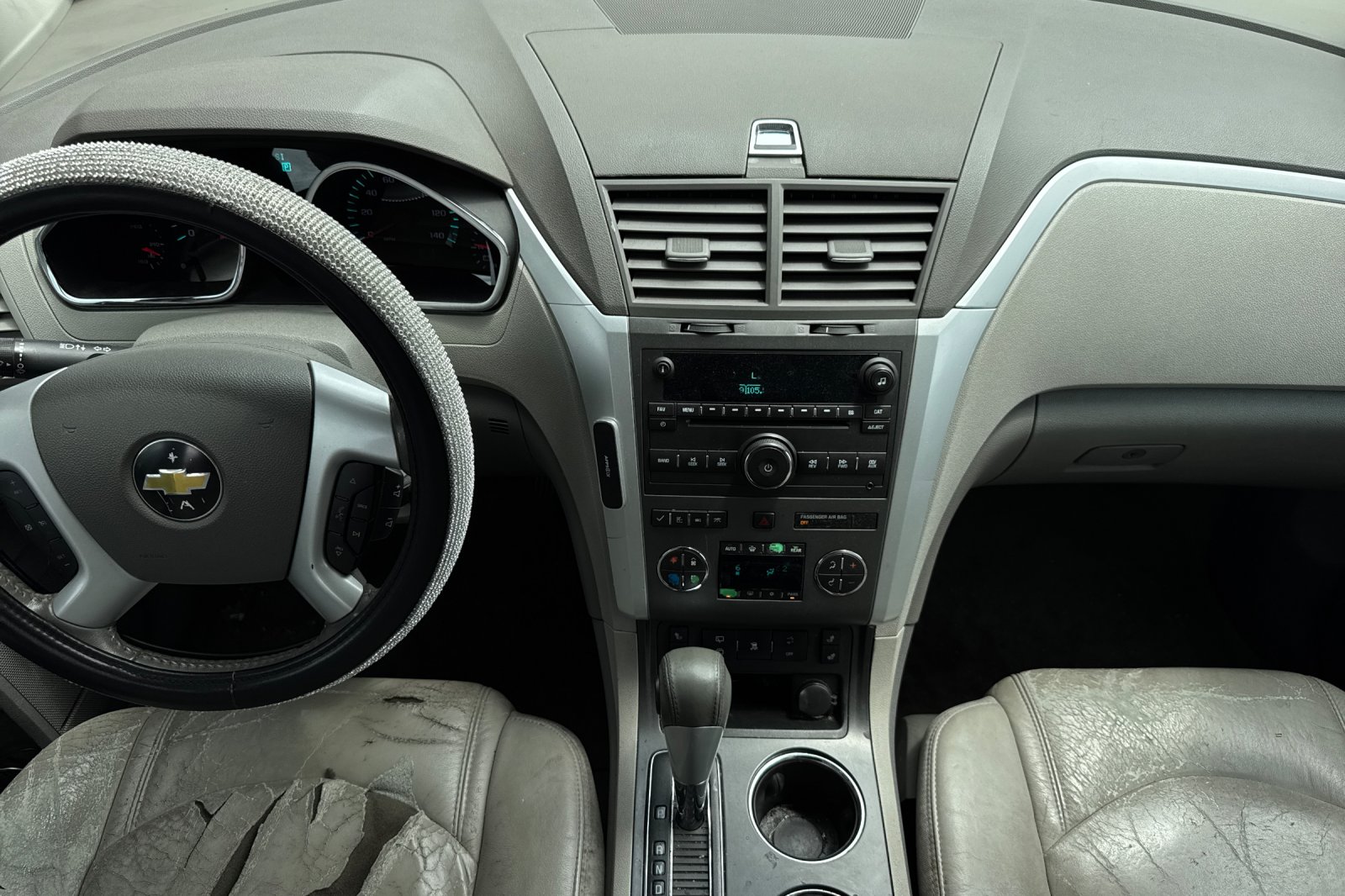 Used 2011 White Chevrolet 2LT image 9