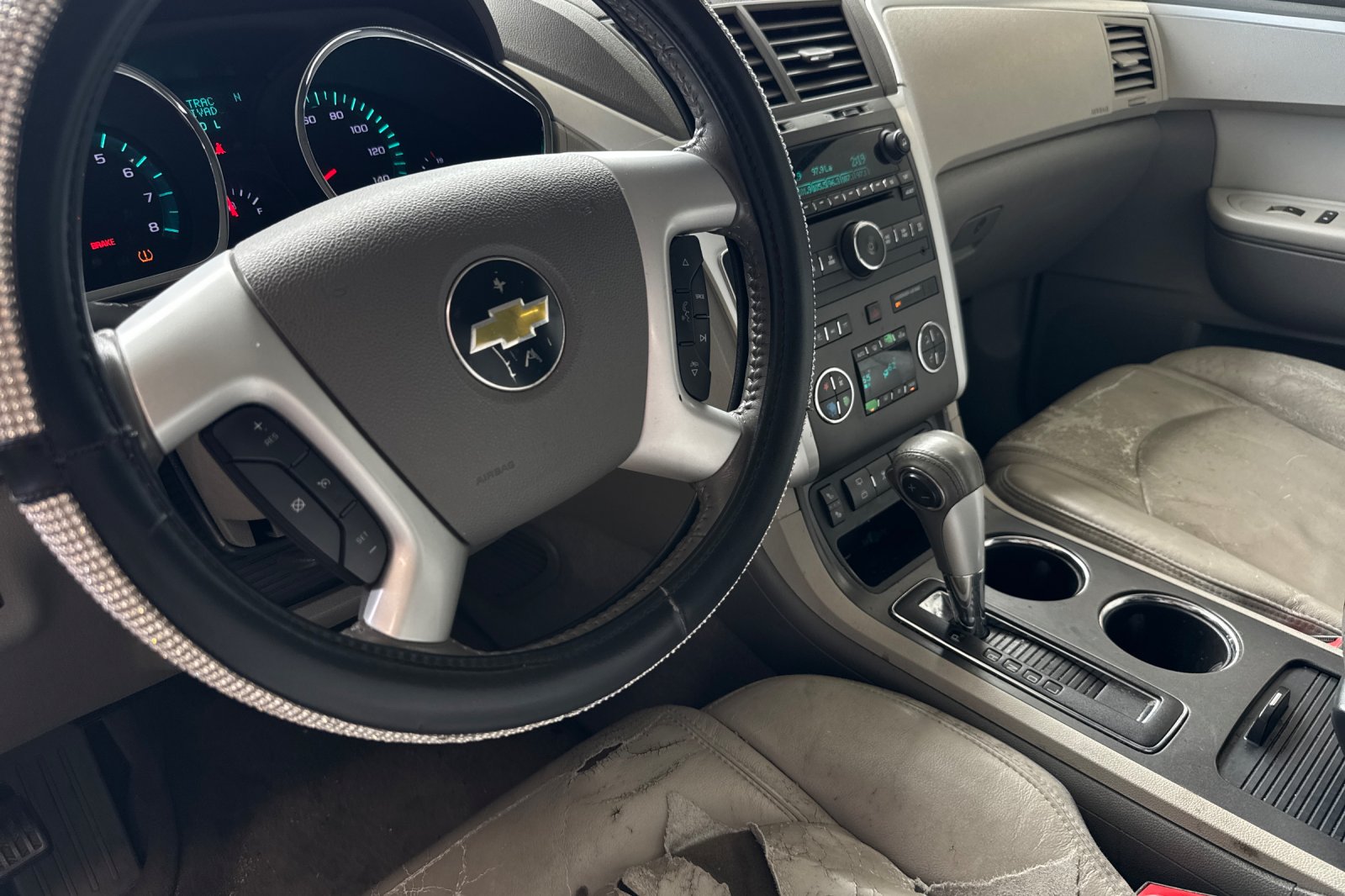 Used 2011 White Chevrolet 2LT image 7