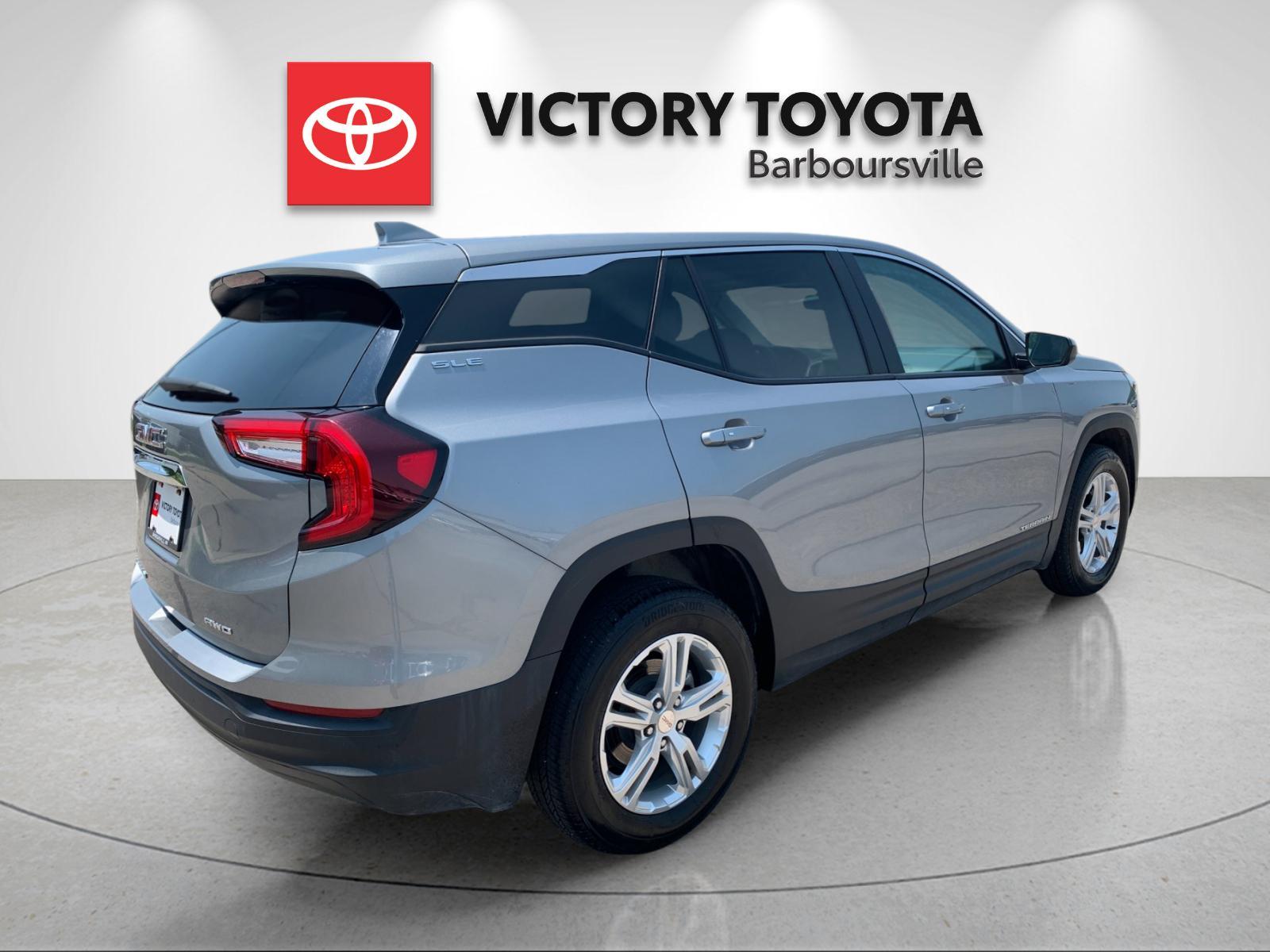 Used 2024 Silver GMC SLE image 7