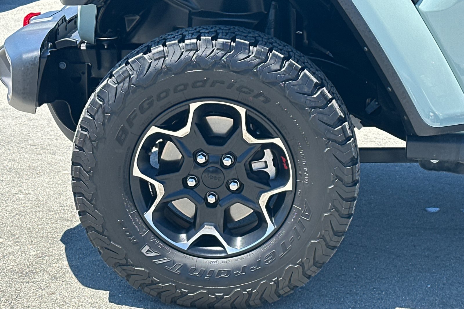 Used 2023  Jeep Rubicon image 30