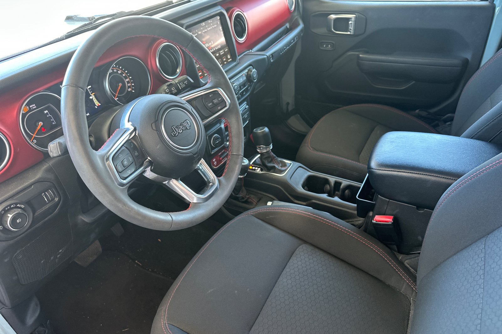 Used 2023  Jeep Rubicon image 11