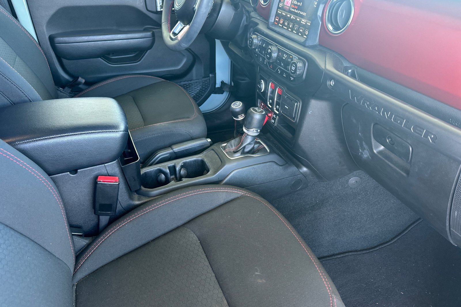 Used 2023  Jeep Rubicon image 15