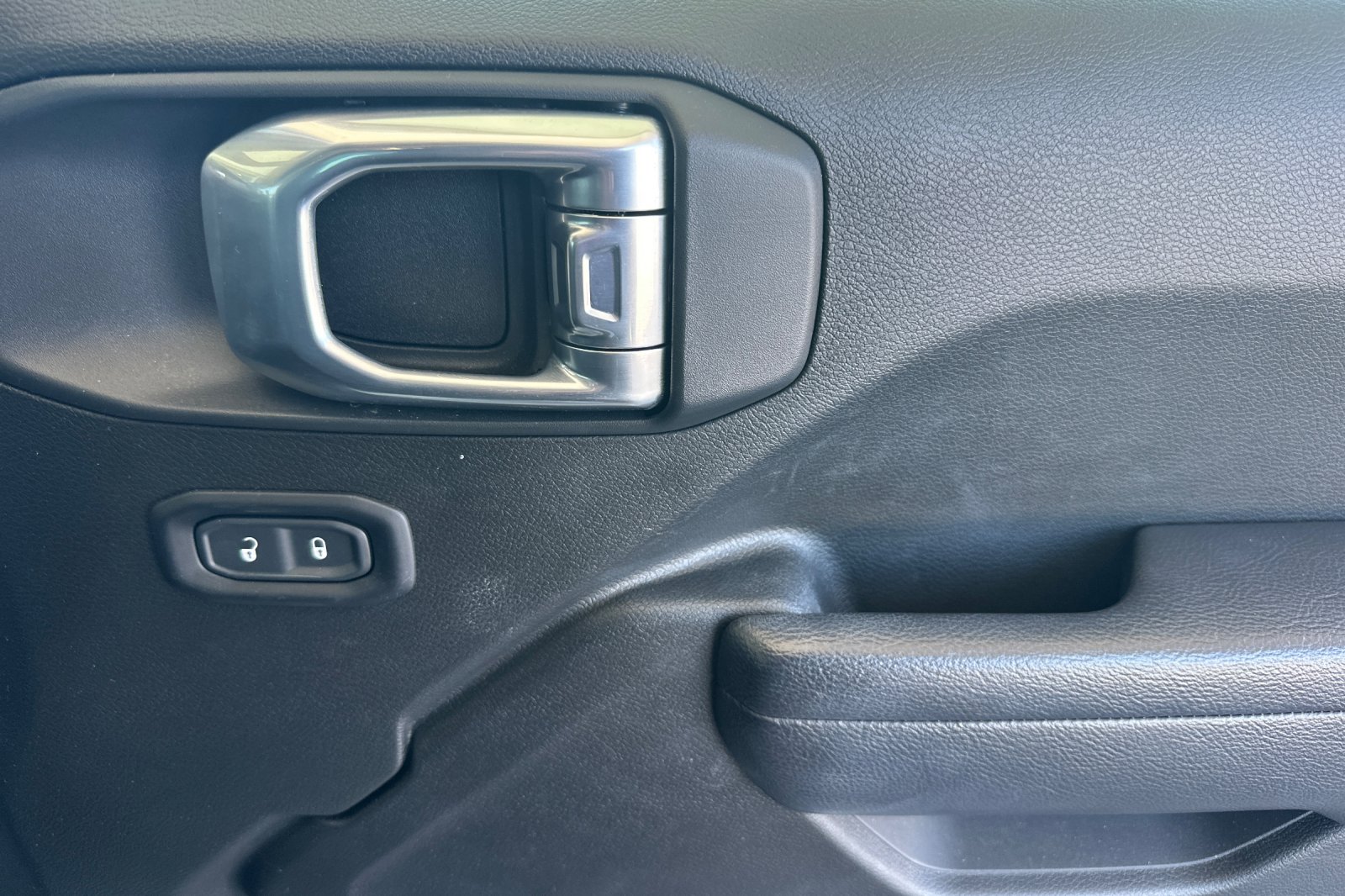 Used 2023  Jeep Rubicon image 17