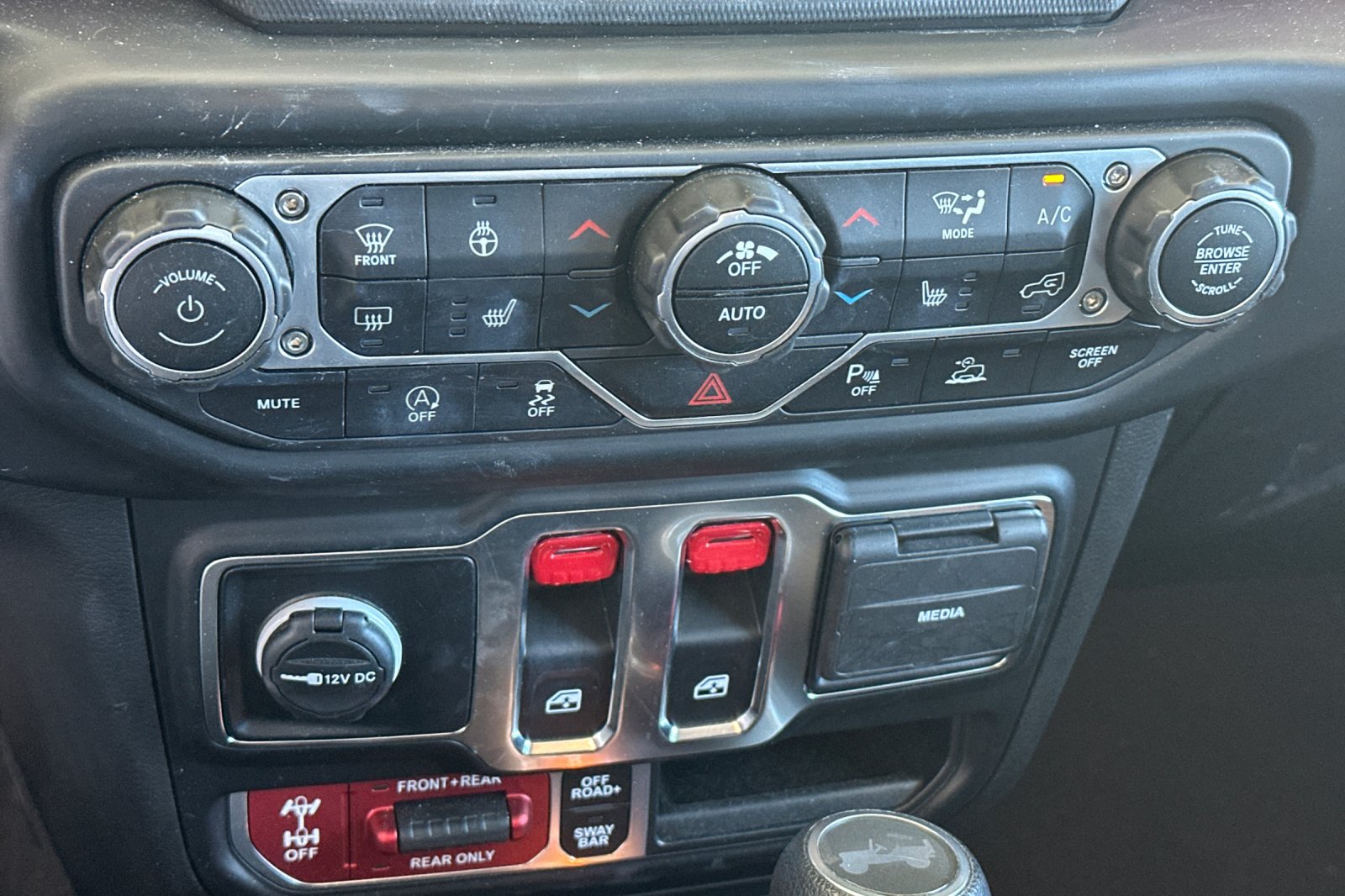 Used 2023  Jeep Rubicon image 21