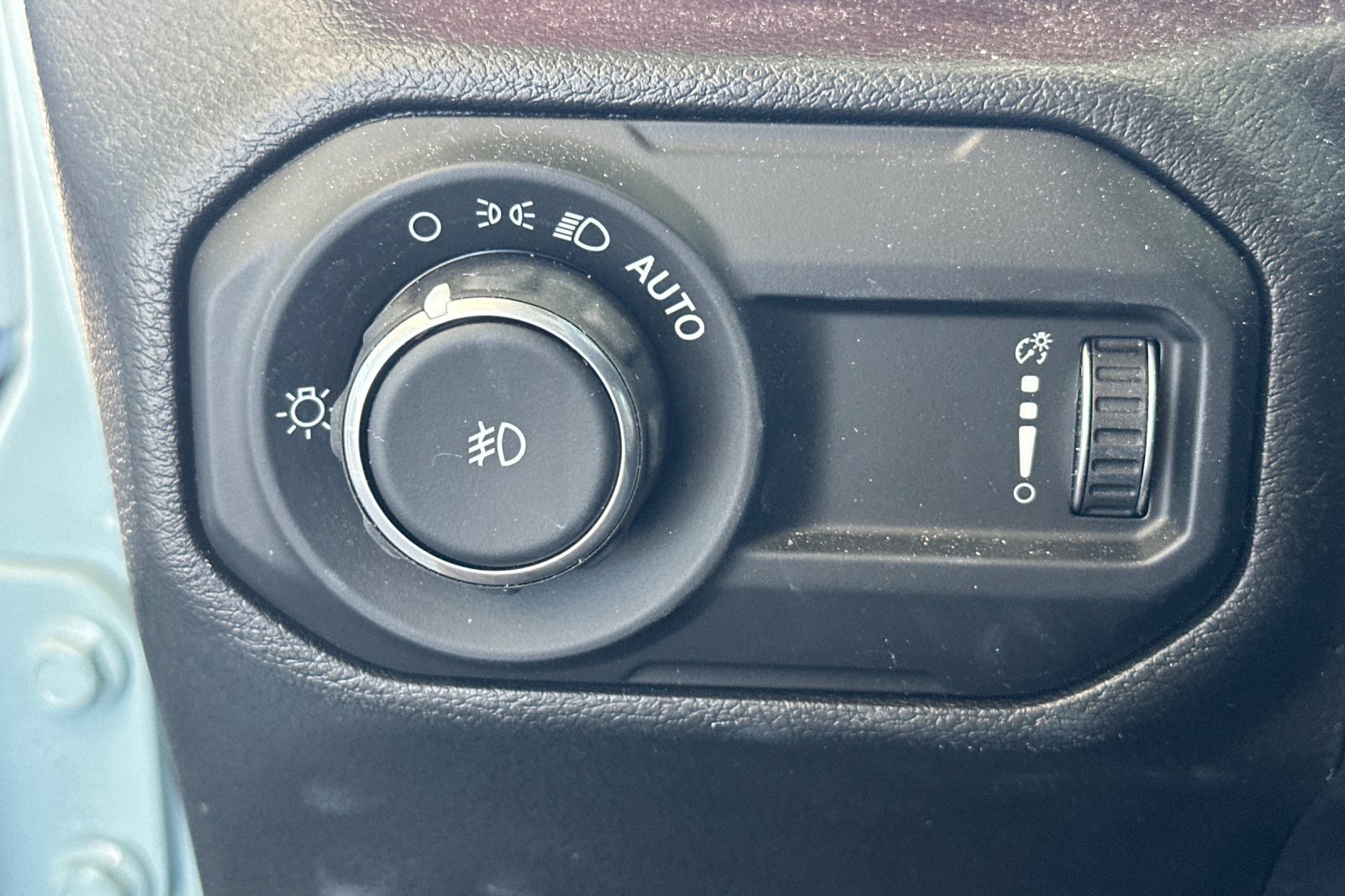 Used 2023  Jeep Rubicon image 29