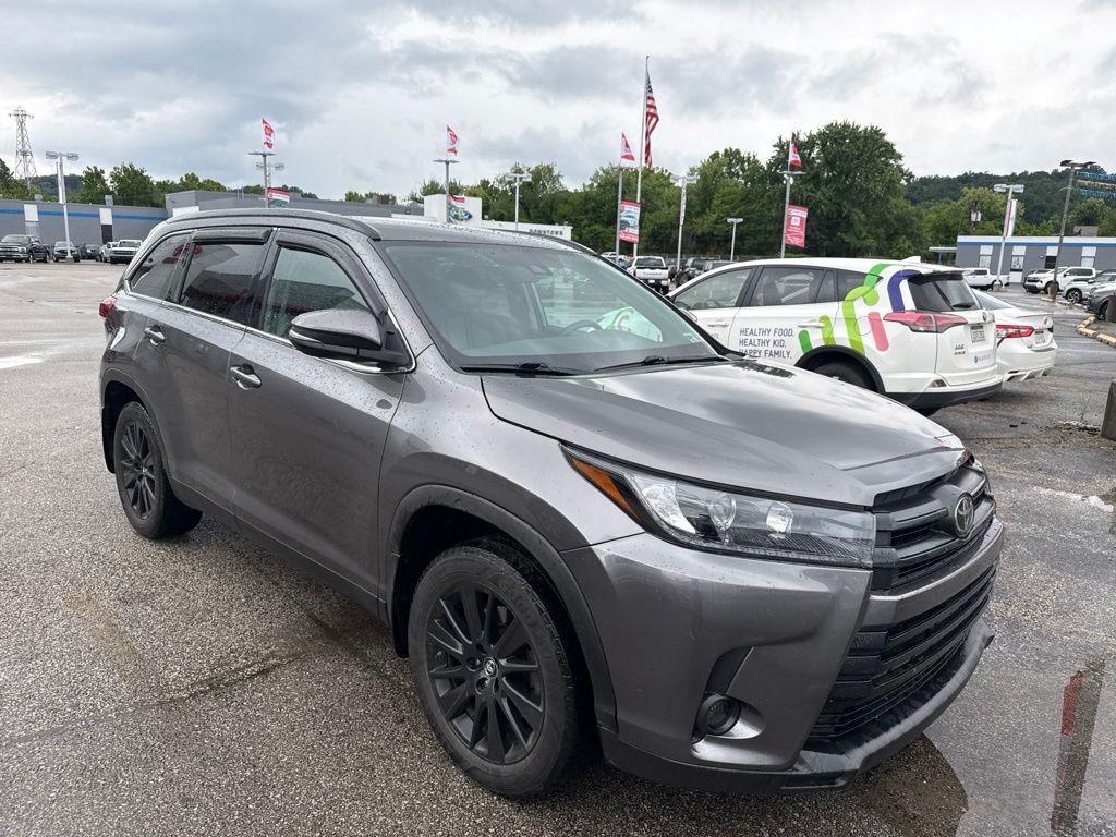 Used 2019 Gray Toyota SE image 5