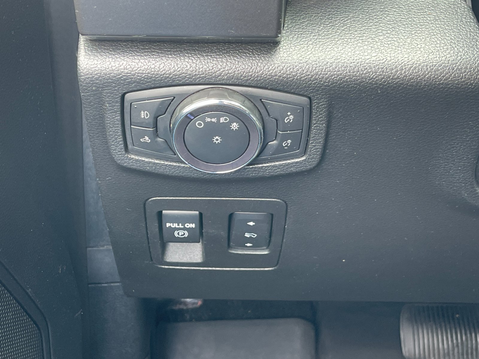 Used 2020 White Ford XLT image 29