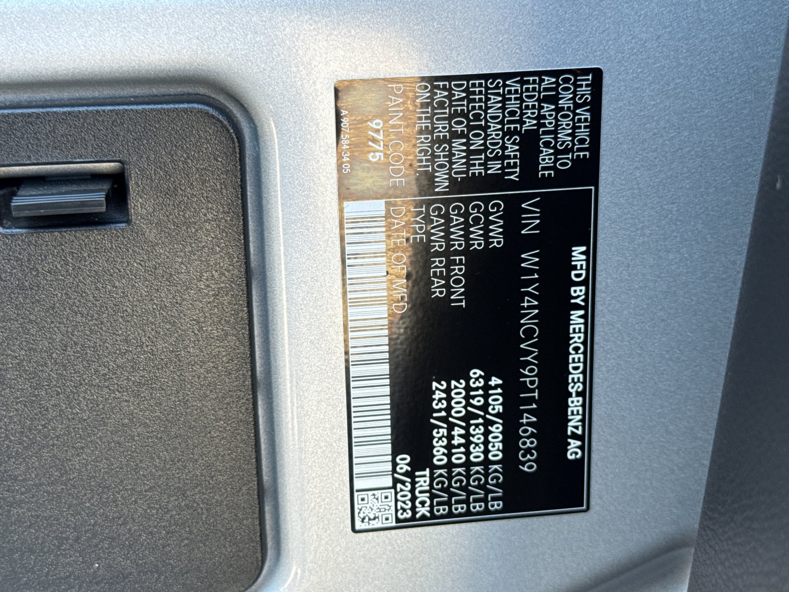 Used 2023 iridium silver metallic Mercedes-Benz 2500 High Roof HO Diesel 170 WB AWD image 33