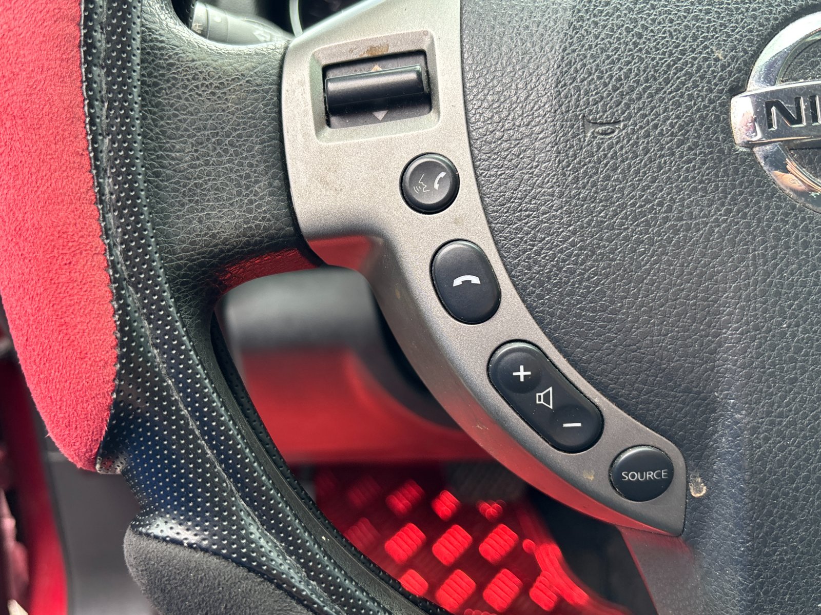 Used 2014 Cayenne Red Nissan S image 18