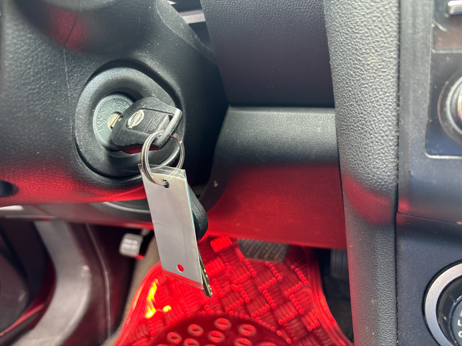 Used 2014 Cayenne Red Nissan S image 22